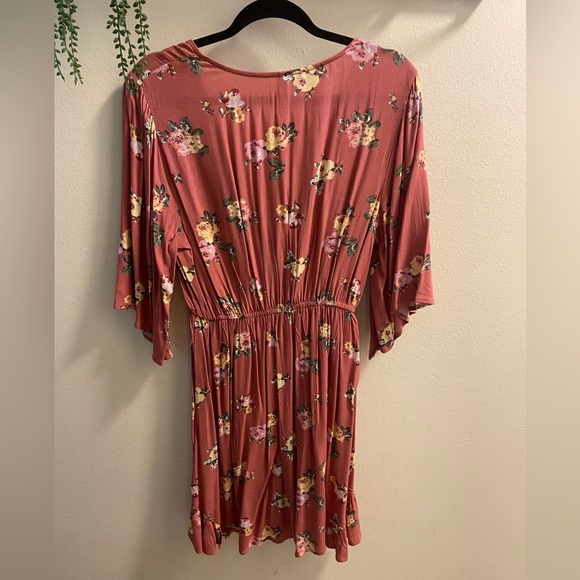 NWT- Flowy Floral Dress - Picture 2 of 3